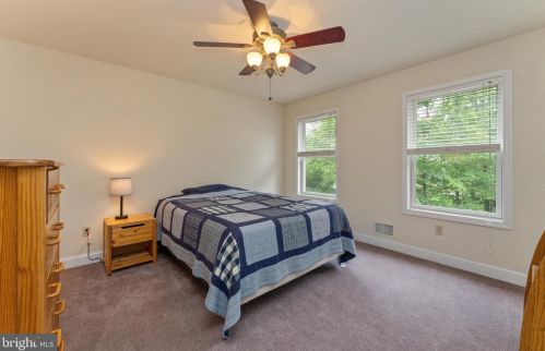 185 Clover Ln, Perkiomenville PA  18074-9485 exterior