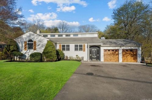 2856 Brookfield Dr, Yorktown Hgts NY  10598-2402 exterior