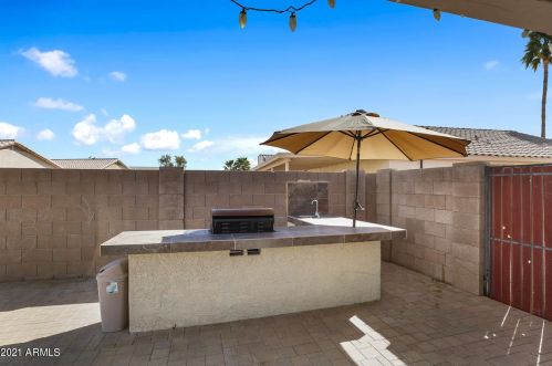 15726 Cottonwood St, Sun City AZ  85374-1439 exterior
