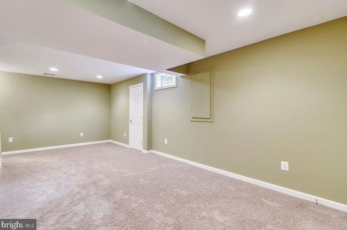 527 Rugby Ct, Purcellville VA  20132-3415 exterior