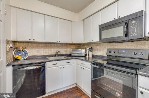 1120 Harbour Dr, Palmyra NJ  08065-1206 exterior