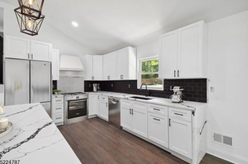 65 Old Stirling Rd, Warren NJ 07059-5810 exterior