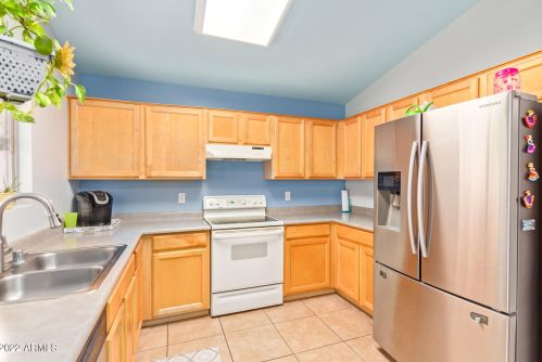 16660 Paradise Ln, Sun City, AZ 85388-2118