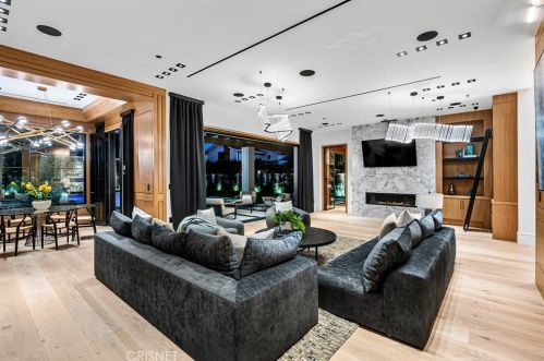 4508 Haskell Ave, Van Nuys CA  91436-3148 exterior