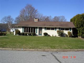 20 Race Rock Rd, Waterford, CT 06385-3221
