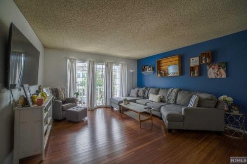 866 Juniper Way, Mahwah NJ  07430-3460 exterior