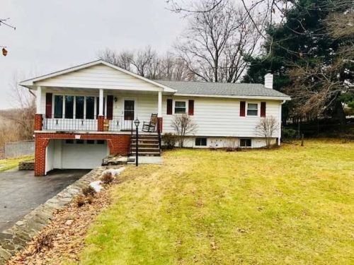 4 Bartlett Ln, Marlborough, NY 12542-5204