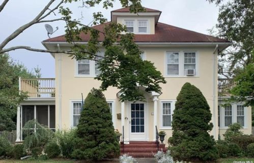 25 Bayview Ave, Islip Manor NY  11751-4221 exterior