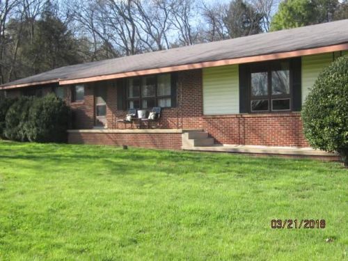1170 Jefferson St, Pulaski TN  38478-2922 exterior