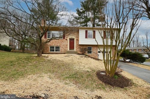 12485 Hedges Run Dr, Woodbridge, VA 22192-1745