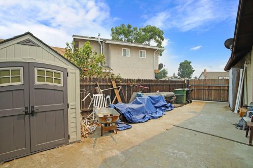 529 Cheri Ct, Ripon CA  95366-2805 exterior