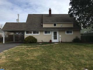 16 Clover Ln, Levittown, PA 19055-1608