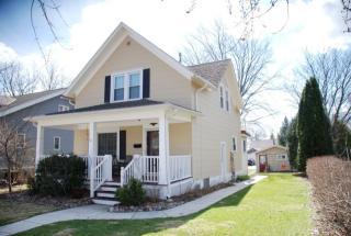 327 3rd St, Oconomowoc, WI 53066-3616