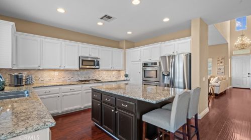 28341 Brookview Ter, Santa Clarita CA  91350-4446 exterior