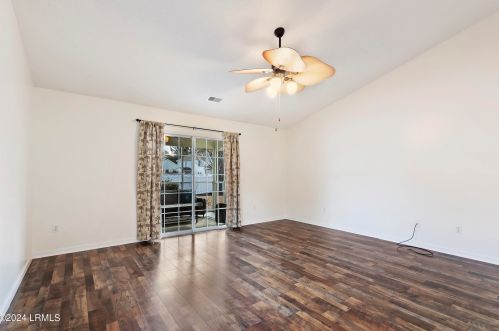 4 Lakeside Dr, Bluffton SC  29910-8015 exterior