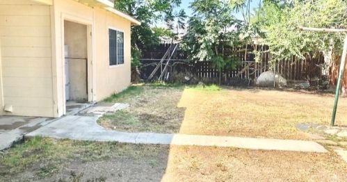 816 Moore St, Bakersfield, CA 93307-1940