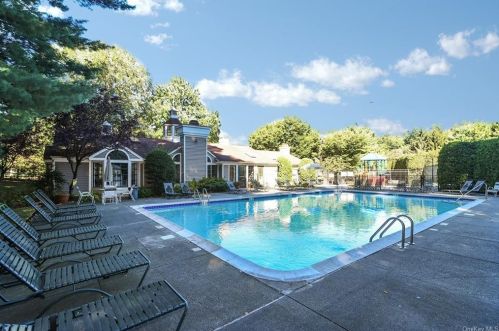 1408 Pondcrest Ln, White Plains NY  10607-1357 exterior