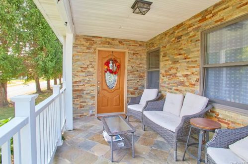 25 Hillcrest Dr, Salisbury Mills, NY 12577-5019