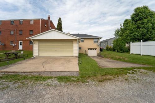 1747 Raymond Ave, Latrobe PA  15650-3040 exterior