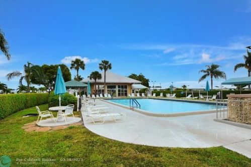 1606 14th Ave, Boynton Beach FL  33426-5809 exterior
