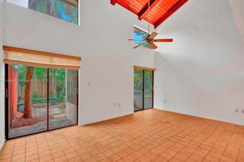 7692 Oakmont Cir, Hialeah FL  33015-2046 exterior