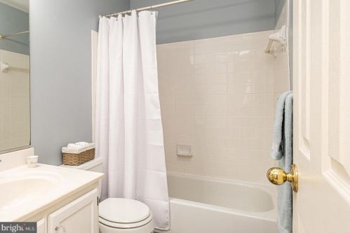 206 Wingate Pl, Leesburg VA 20175-2531 exterior