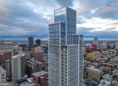 301 Broad St, Philadelphia PA  19107-1094 exterior