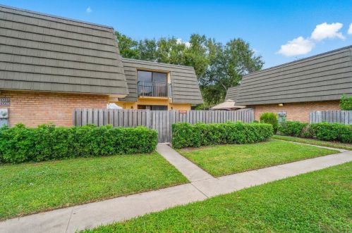 3228 32nd Way, West Palm Beach, FL 33407-6747