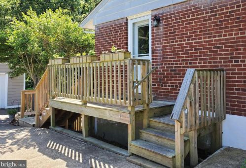 8913 Lagrange St, Lorton VA  22079-1626 exterior