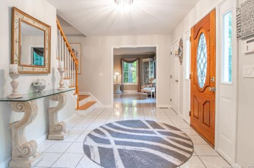 37 Greenknoll Dr, Brookfield Center, CT 06804-2200