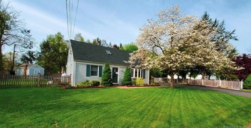 18 Temple St, North Haven, CT 06473-1448