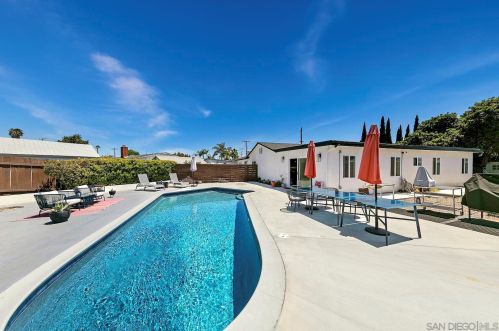 5702 Bakewell St, San Diego CA 92117-4044 exterior