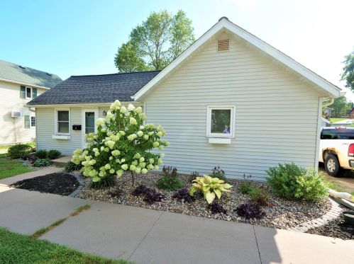 406 Main St, Dumfries, MN 55981-1427
