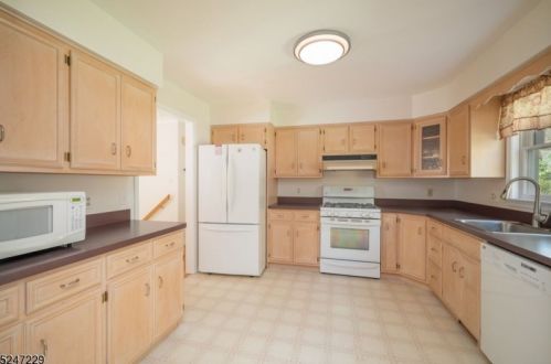 55 Hunts School Rd, Fredon NJ  07860-5405 exterior