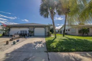 295 Ocean View Ln, Melbourne, FL 32903-2311