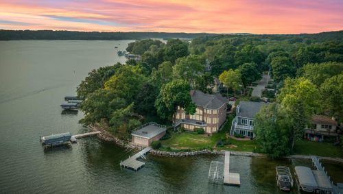 2713 Burries Rd, Chenequa WI  53029-9352 exterior