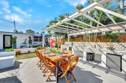 821 91 Ave, Naples FL 34108-2426 exterior