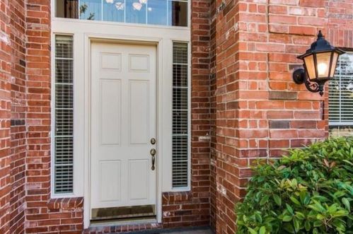 1016 Thorncliff Trl, Irving TX  75063-4497 exterior