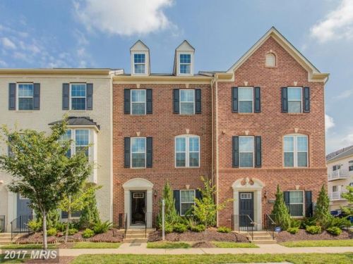3720 Hansberry Ct, Washington, DC 20018-3842