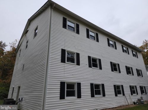 19004 Queen Dr, Triangle VA  22172-2119 exterior