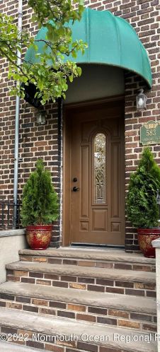 581 Gregory Ave, Union City, NJ 07086-5878