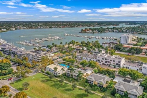 746 Broad Ave, Naples, FL 34102-7330