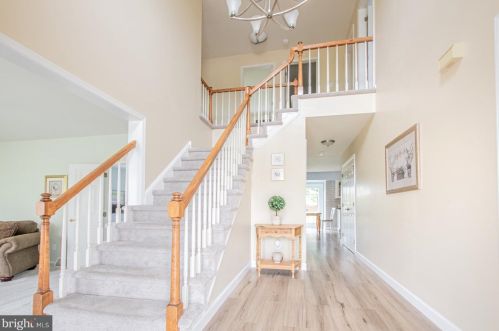 609 Chinook Dr, Downingtown, PA 19335-4806