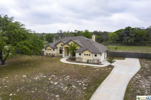 129 Vintage Ranch Cir, Lavernia, TX 78121-4780