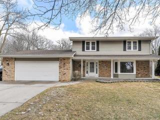 2910 Xanthus Ln, Minneapolis, MN 55447-1575
