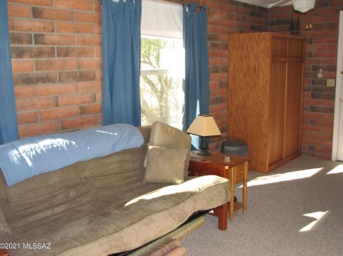 1921 Tilting T Pl, Tucson AZ 85713-6751 exterior