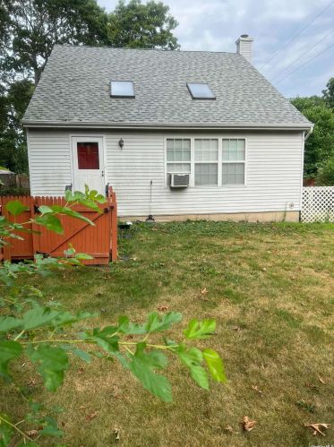 80 Cumberland St, Manor Park, NY 11950-3620
