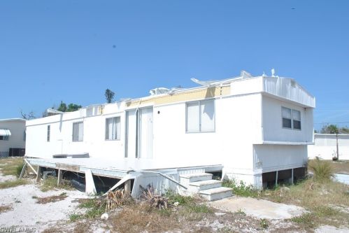 4823 Flamingo Dr, Saint James City FL  33956-2818 exterior