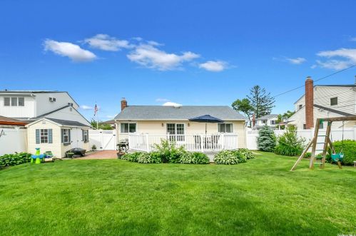 56 Haverford Rd, Hicksville NY  11801-3431 exterior