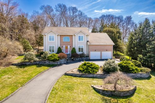 20 Fox Hill Dr, Rocky Hill, CT 06067-2811
